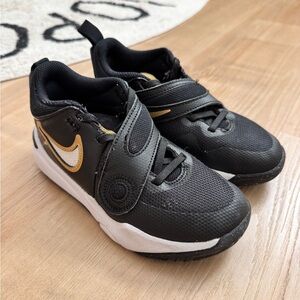 Boys Nike Youth Team Hustle DV8994 Size 13